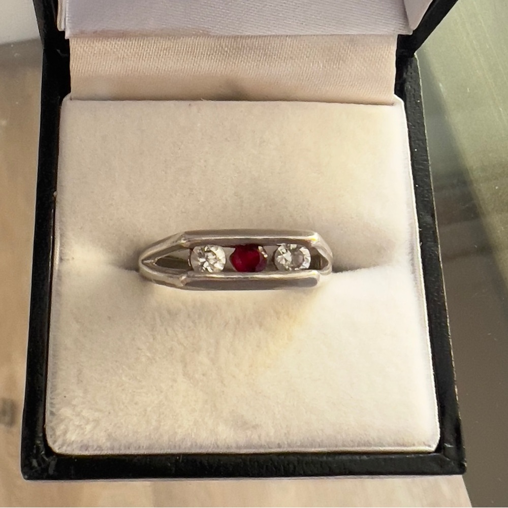 Vintage-Inspired 925 Silver Ring with Intricate Detailing. Size 8.